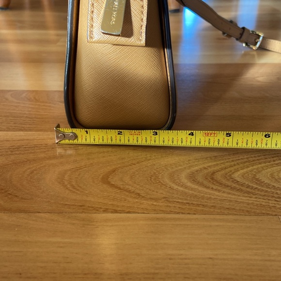 Small Michael Kors Handbag - Picture 11 of 14